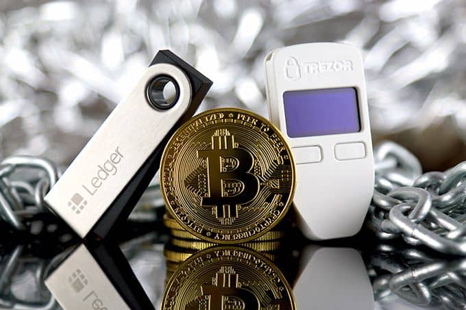Ledger Nano S - varna strojna denarnica za bitcoine
