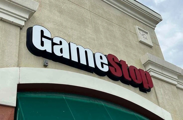 GameStop izgubil 3 milijarde dolarjev vrednosti, potem ko je investicijski načrt za bitcoine vzbudil zaskrbljenost